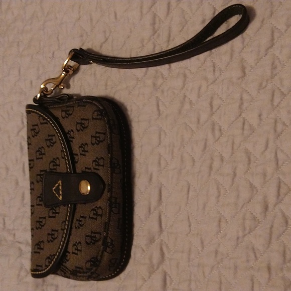 Vintage Dooney & Bourke Signature Black Wristlet. Tan inside. - Picture 2 of 12